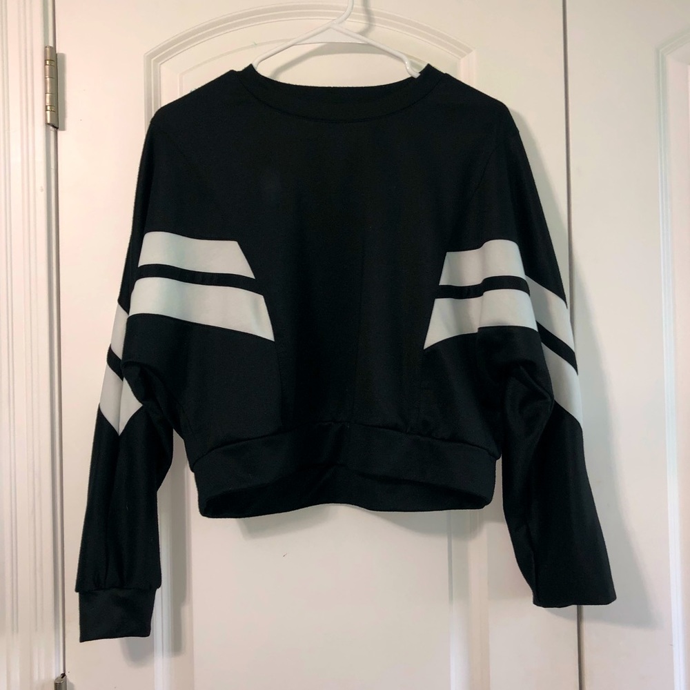 Forever 21 black crop sweatshirt